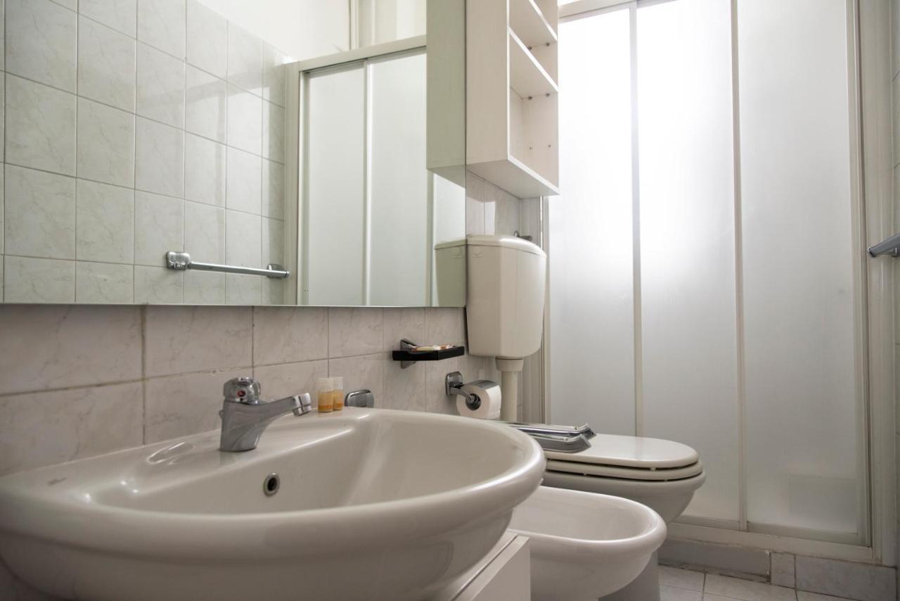 Peaceful Court Apartment In Shopping District Milan Luaran gambar